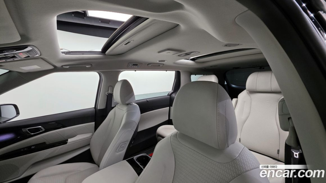 Kia Carnival 7-Seater Signature, 2023
