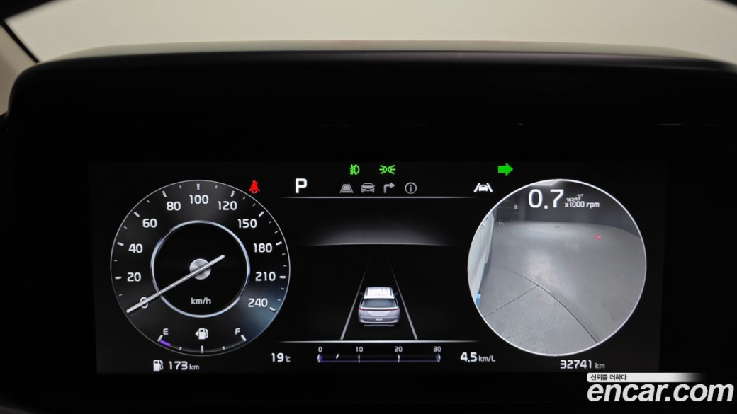 Kia Carnival 7-Seater Signature, 2023