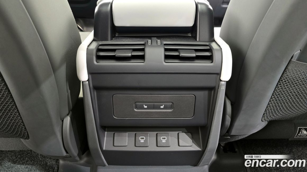 Land Rover Defender 110 D250 X-Dynamic SE, 2025