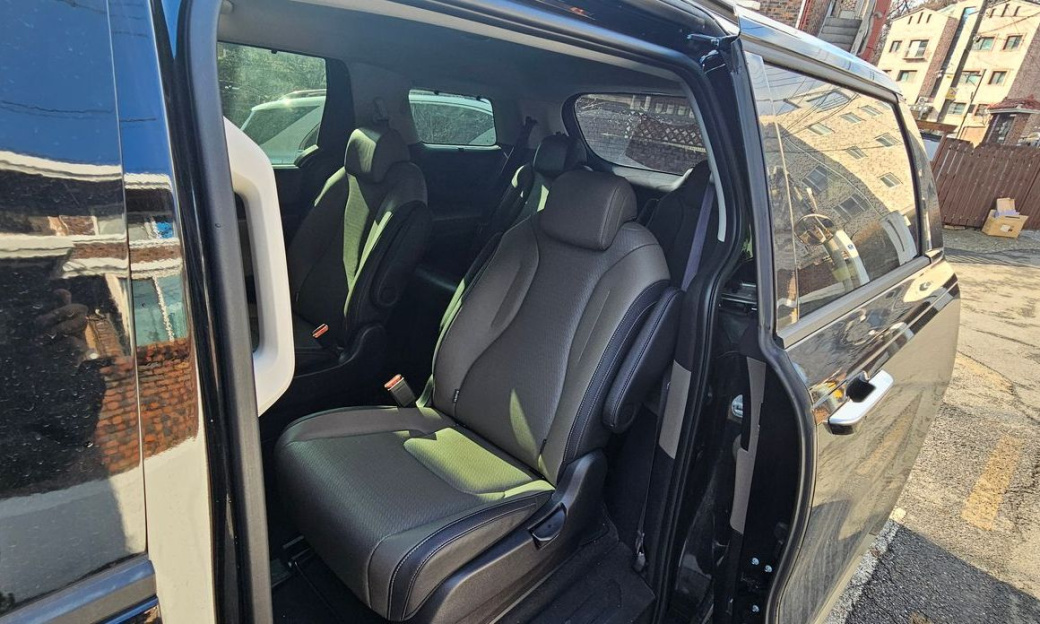 Kia Carnival 9-Seater Gravity, 2025
