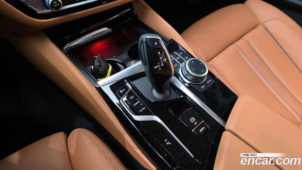 BMW 5-Series 520i Luxury, 2022