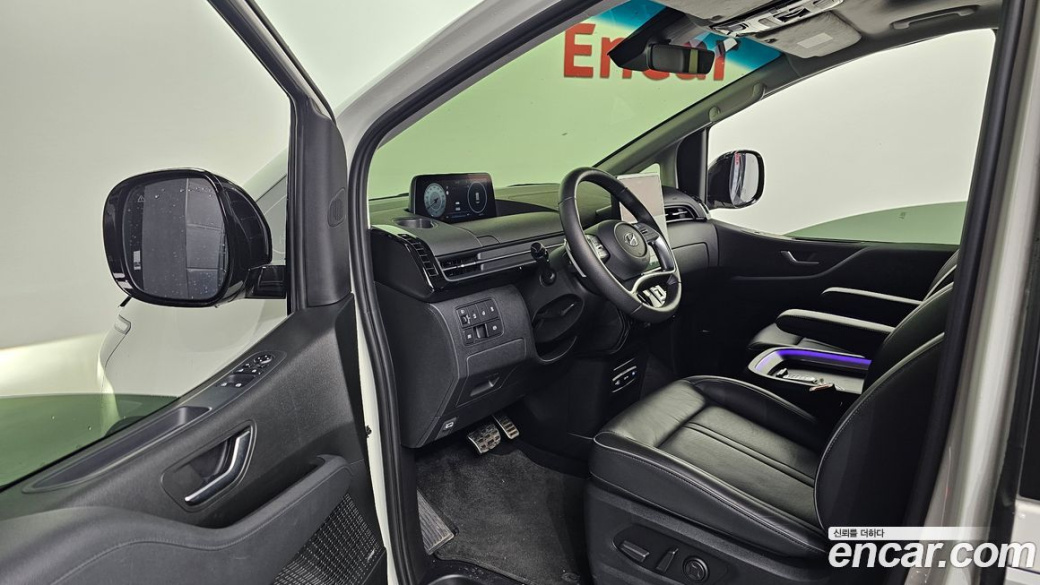 Hyundai Staria 4WD Lounge 9-Seater, 2023