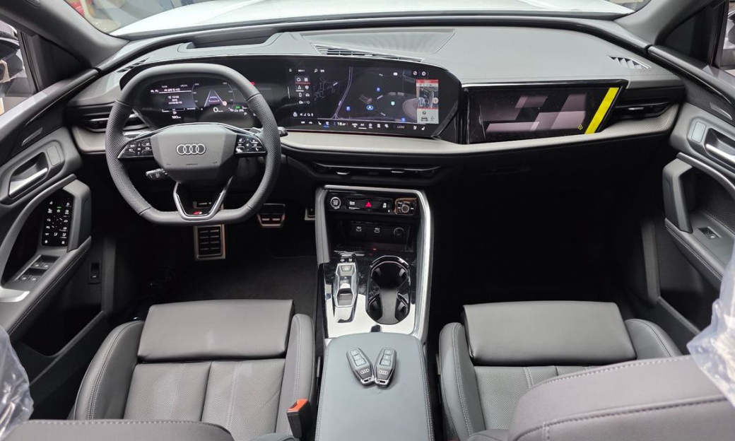 Audi Q5 40 TDI Quattro S Line Black Edition, 2025