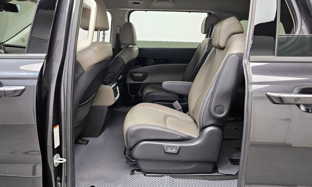 Kia Carnival 9-Seater Gravity, 2025