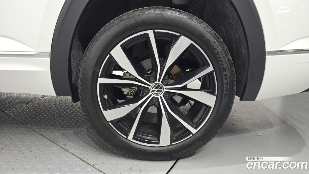 Volkswagen Atlas 2.0 TSI R-LINE 6-Seater, 2025