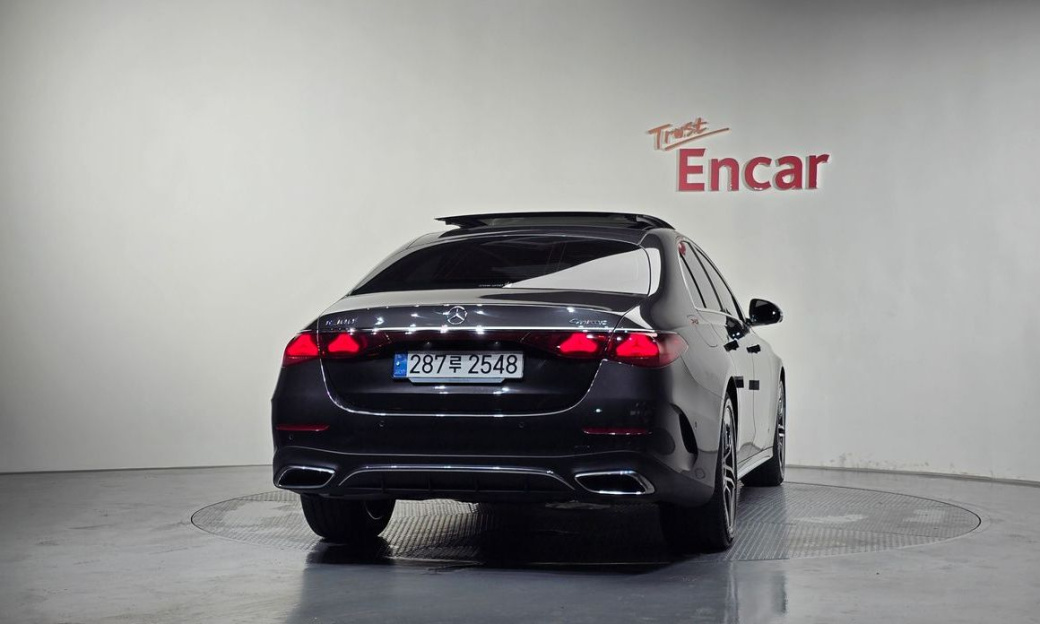 Mercedes-Benz E-Class E300 4MATIC AMG Line, 2024