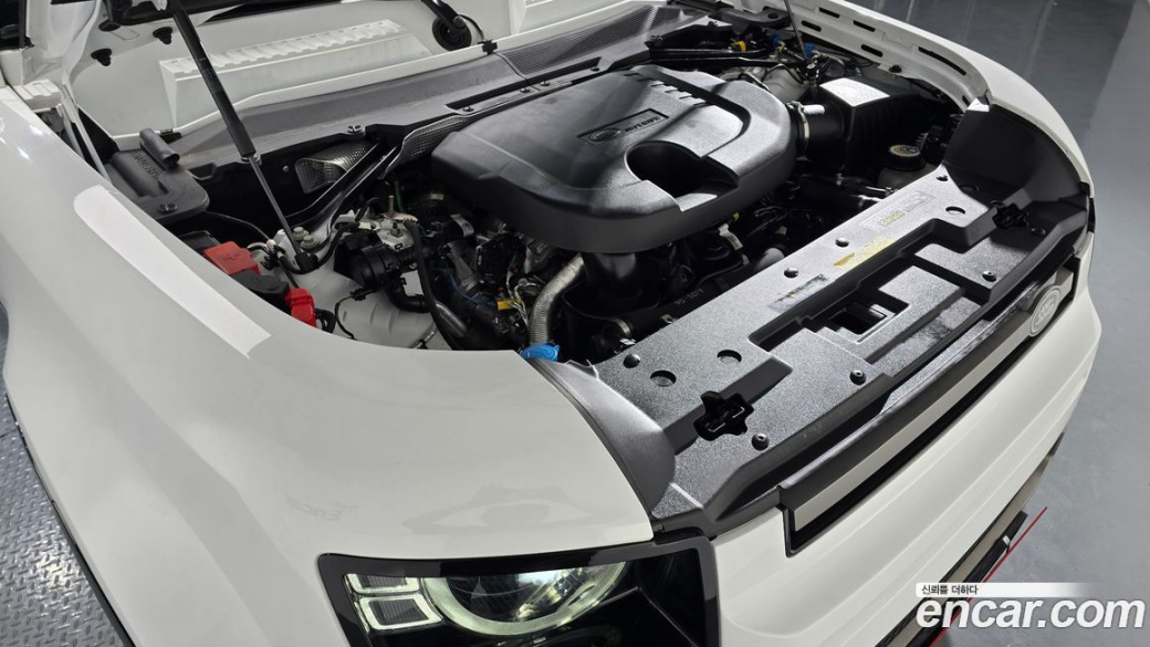 Land Rover Defender 130 D300 X-Dynamic HSE, 2024