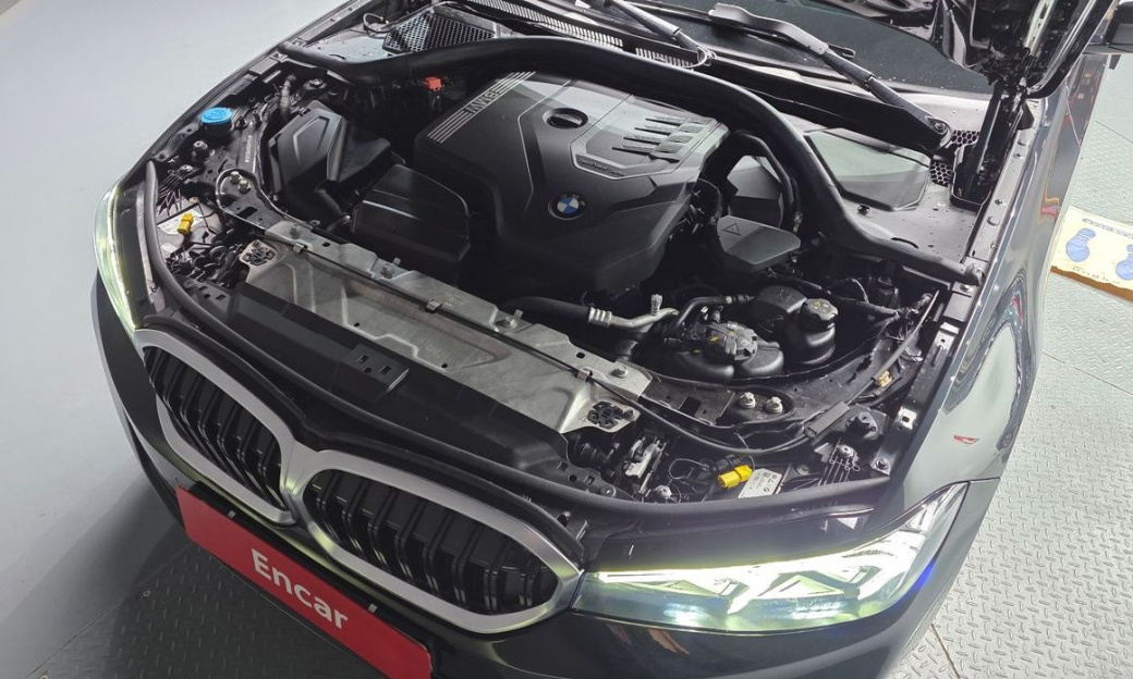 BMW 3-Series 320i, 2023
