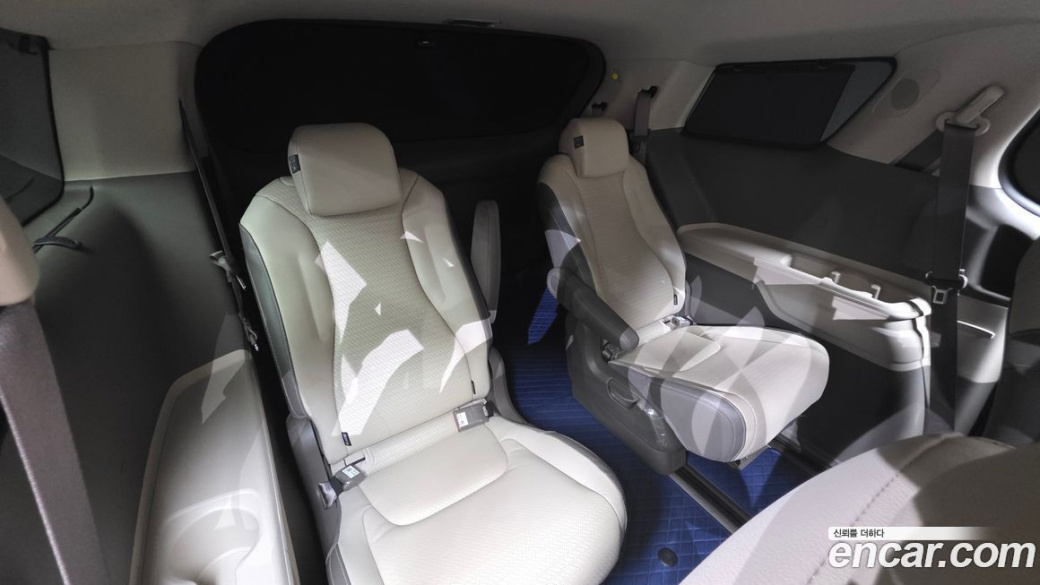 Kia Carnival 9-Seater Signature, 2024