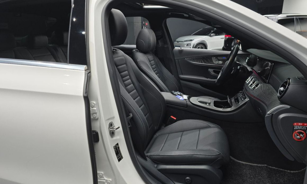 Mercedes-Benz E-Class E350 4MATIC Avantgarde, 2022