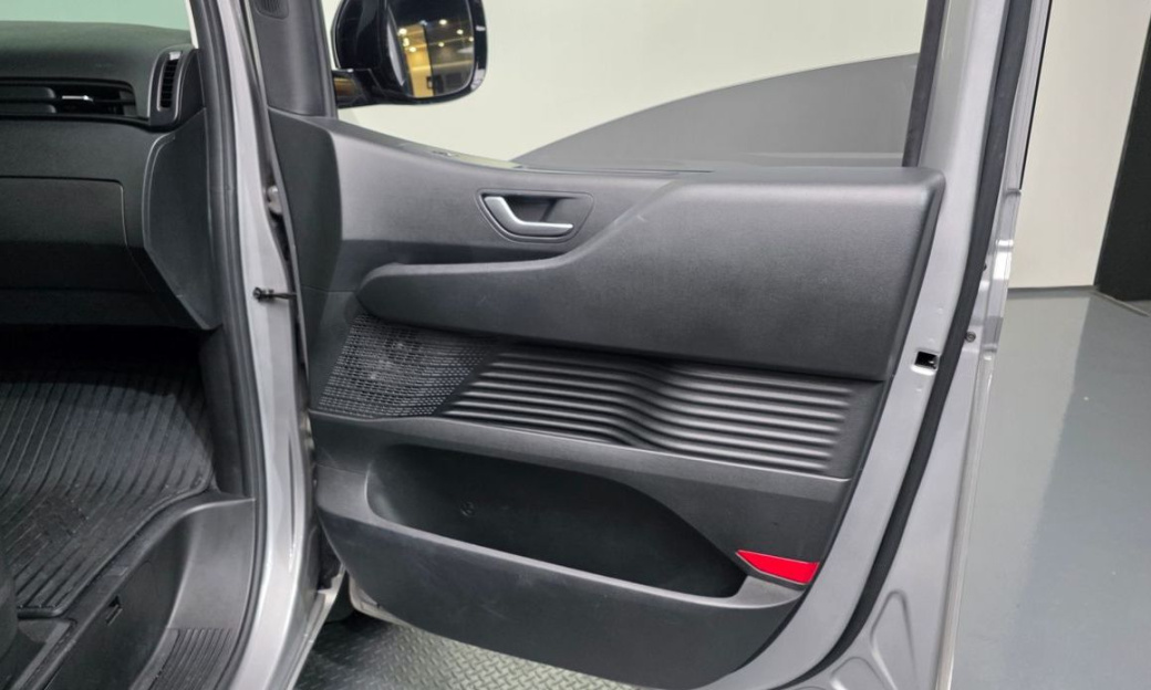 Hyundai Staria 4WD Tourer 9-Seater, 2023