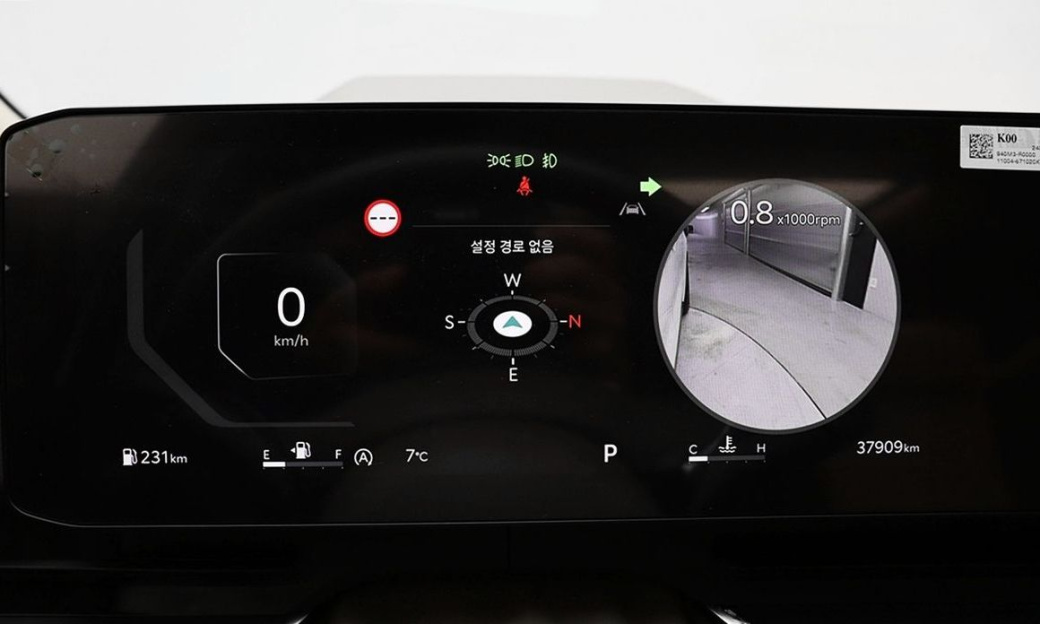 Kia Carnival 9-Seater Signature, 2024