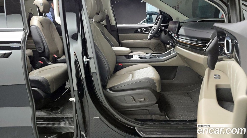 Kia Carnival 9-Seater Gravity, 2025