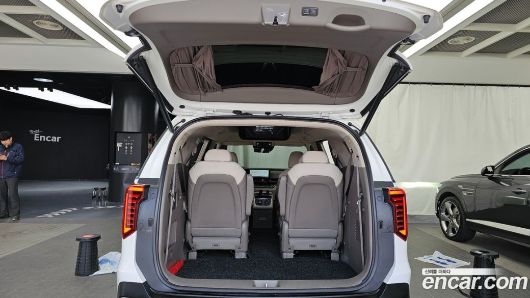 Kia Carnival 9-Seater Hi Limousine, 2025
