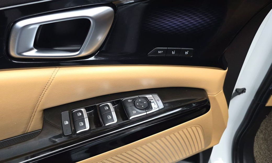 Kia Carnival 7-Seater Signature, 2023