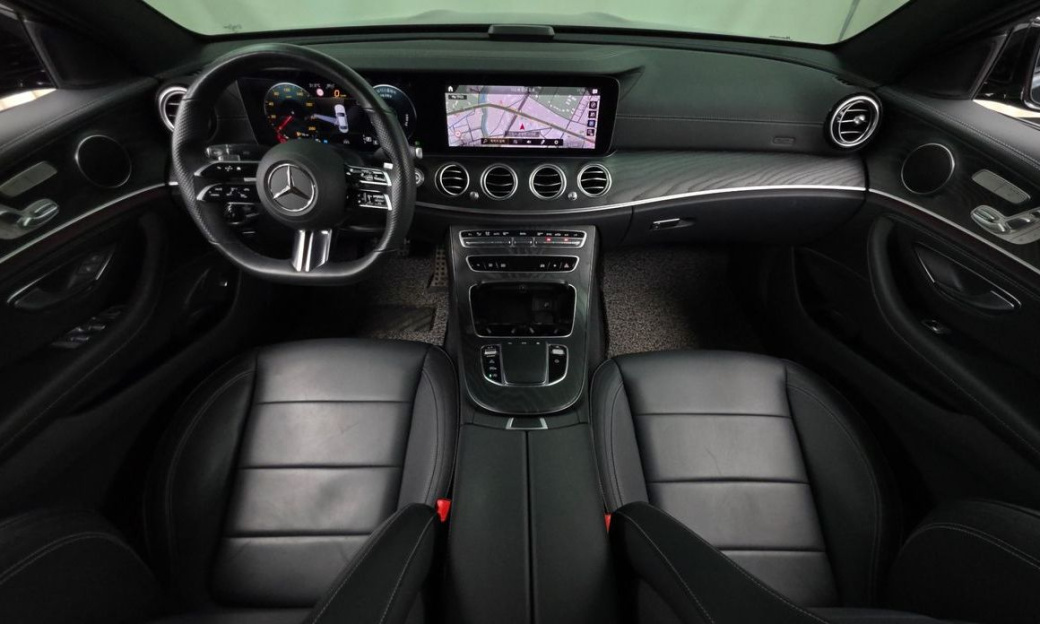 Mercedes-Benz E-Class E220d 4MATIC AMG Line, 2021
