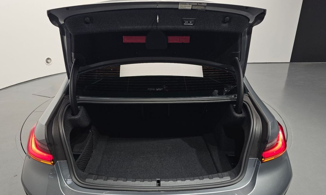 BMW 3-Series 320i M Sport, 2024