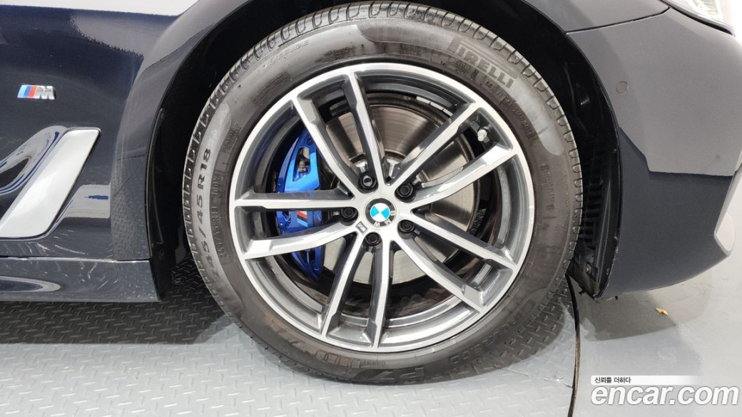 BMW 5-Series 520i M Sport, 2023