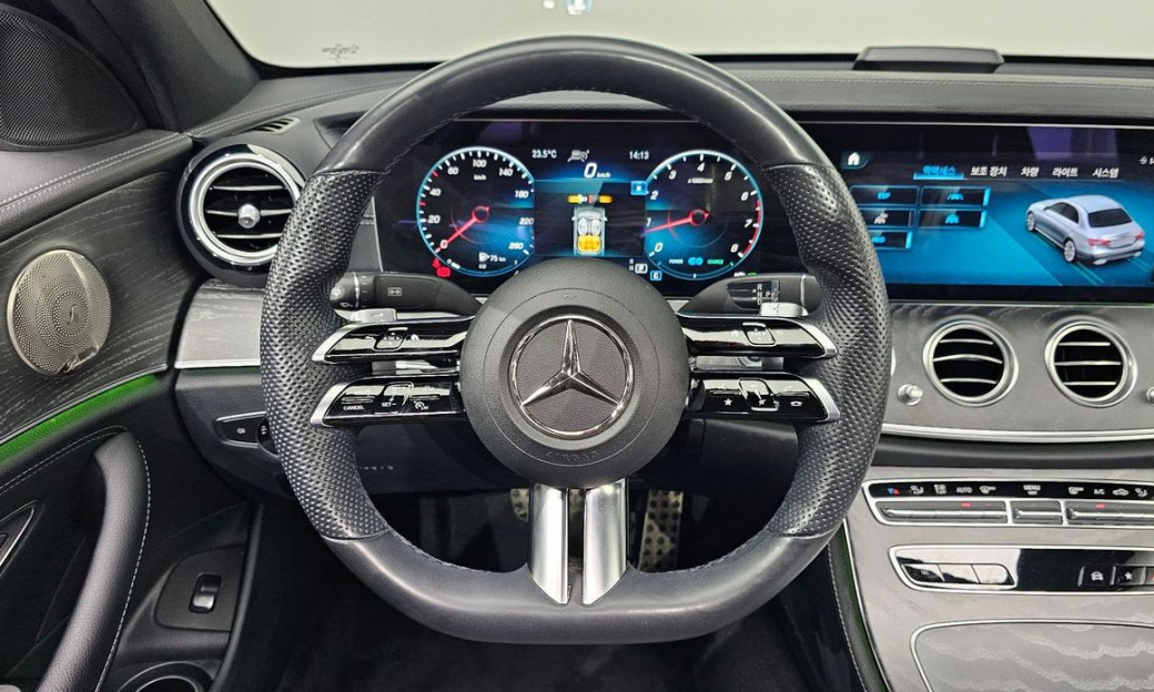 Mercedes-Benz E-Class E350 4MATIC AMG Line, 2022