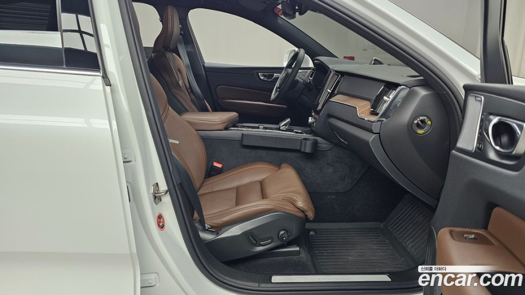 Volvo XC60 B6 Inscirtion, 2022