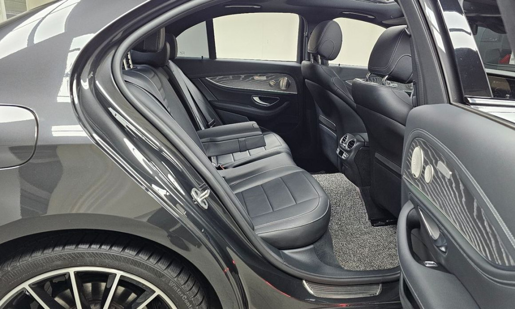 Mercedes-Benz E-Class E350 4MATIC AMG Line, 2023