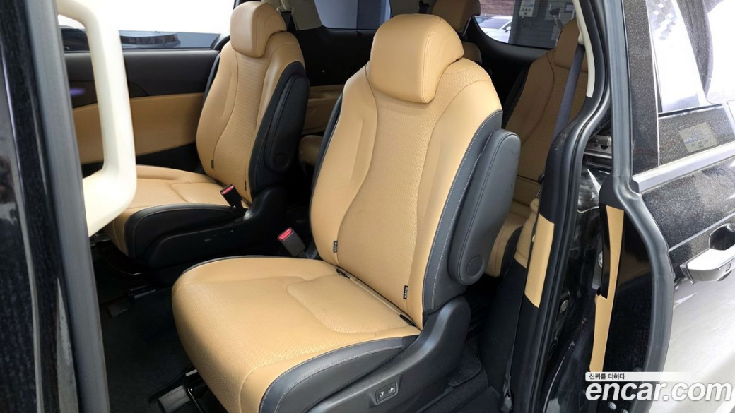 Kia Carnival 9-Seater Signature, 2023