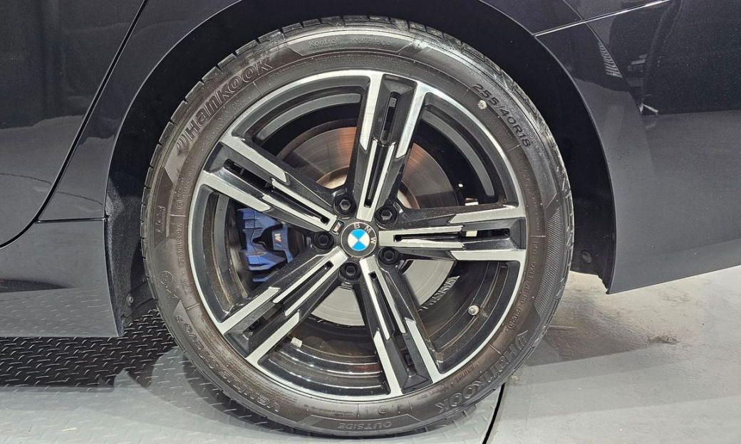 BMW 3-Series 320i M Sport, 2024
