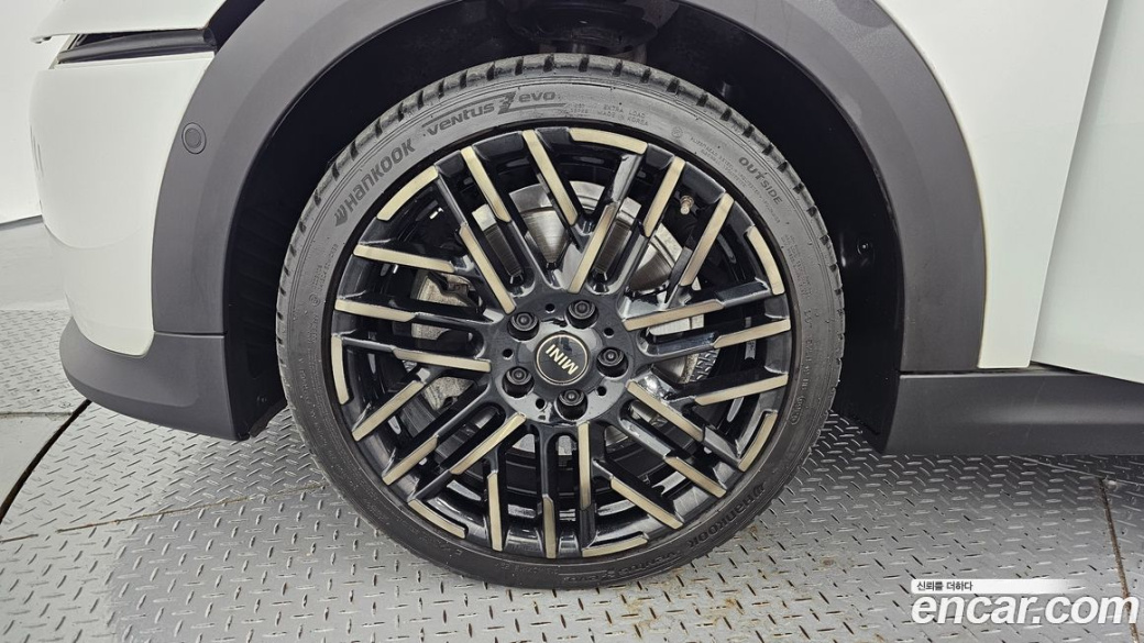 Mini Cooper Favoured, 2025