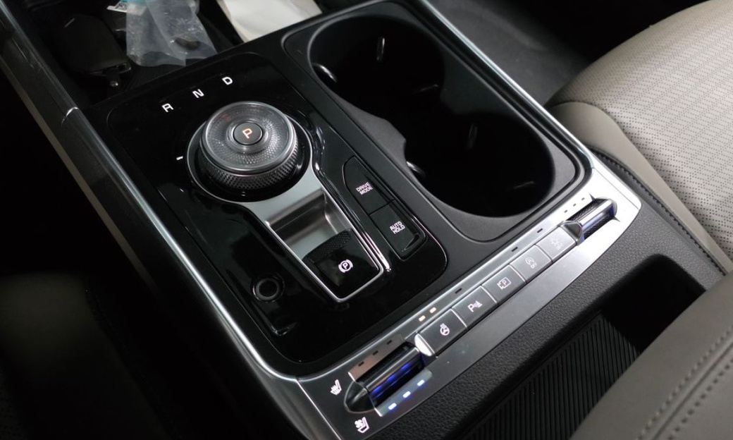 Kia Carnival 7-Seater Signature, 2024