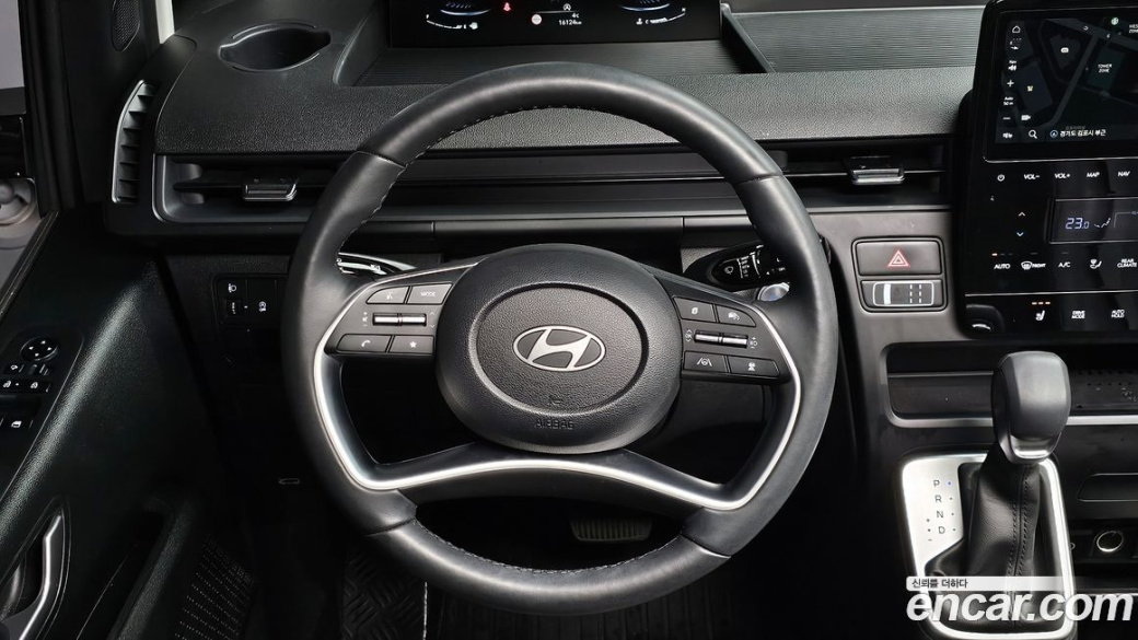 Hyundai Staria Tourer 9-Seater, 2025