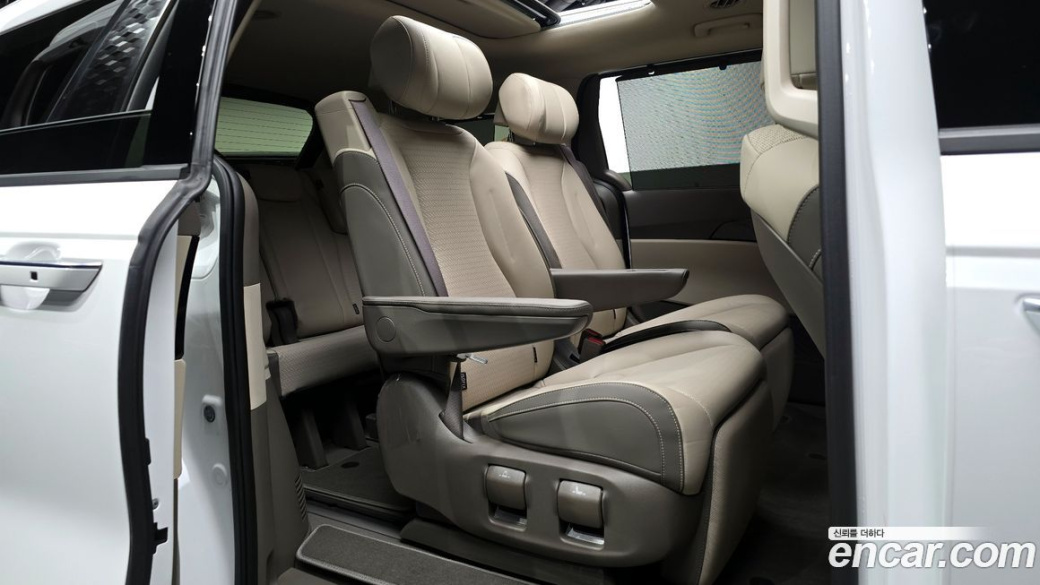 Kia Carnival 7-Seater Signature, 2024