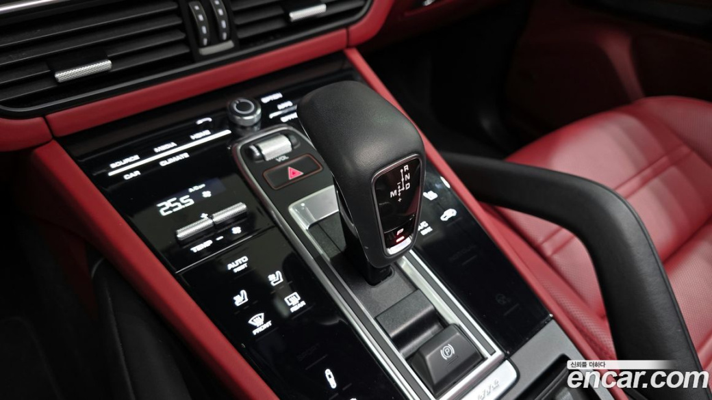 Porsche Cayenne 3.0 PLATINUM EDITION, 2023