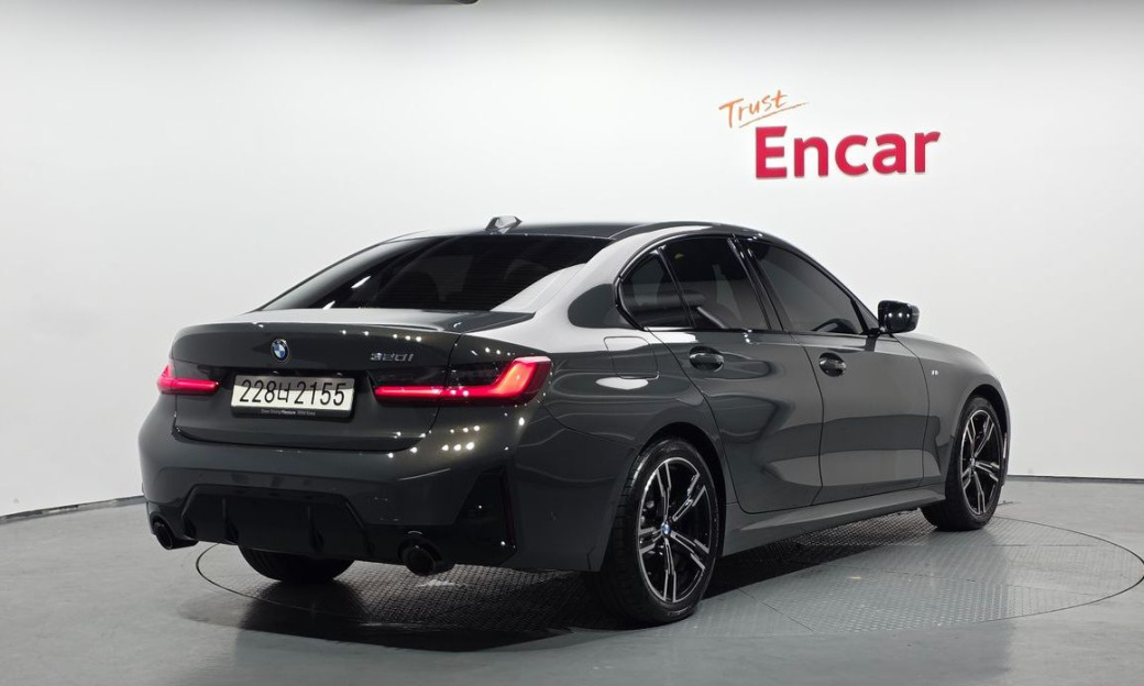 BMW 3-Series 320i M Sport, 2025