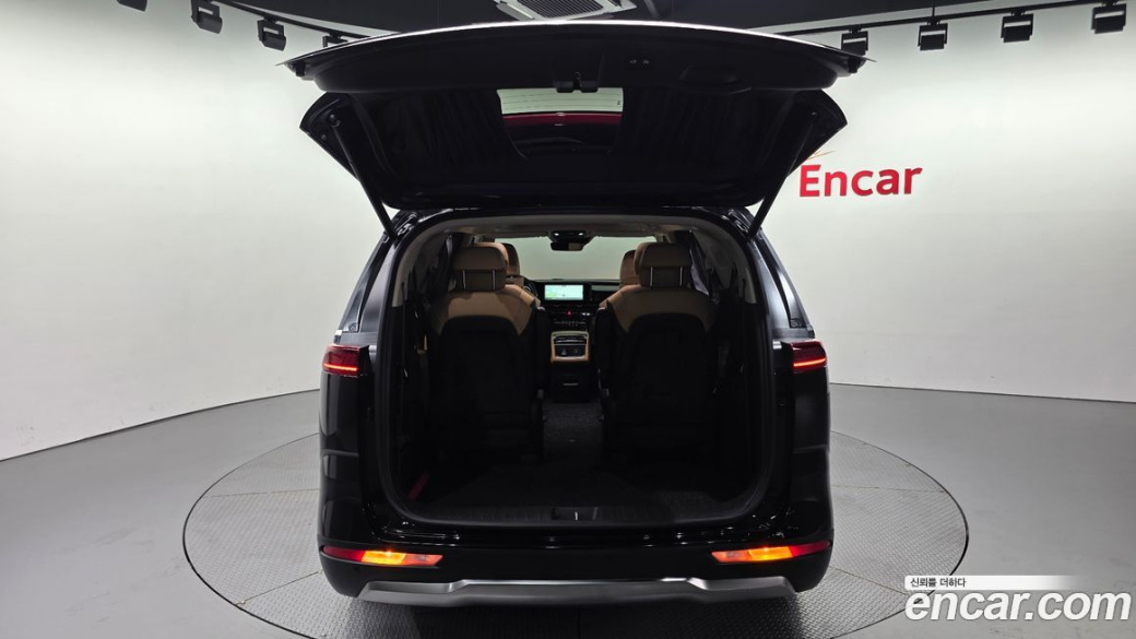 Kia Carnival 9-Seater Signature, 2023