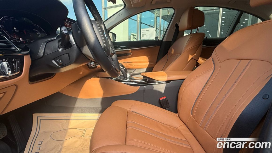 BMW 5-Series 520i Luxury, 2023