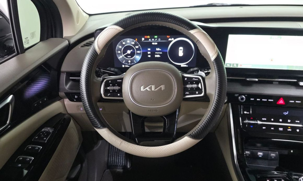 Kia Carnival 11-Seater Signature, 2023