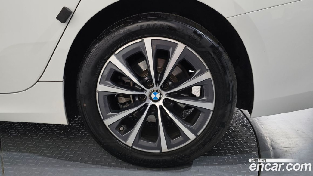 BMW 3-Series 320i, 2023