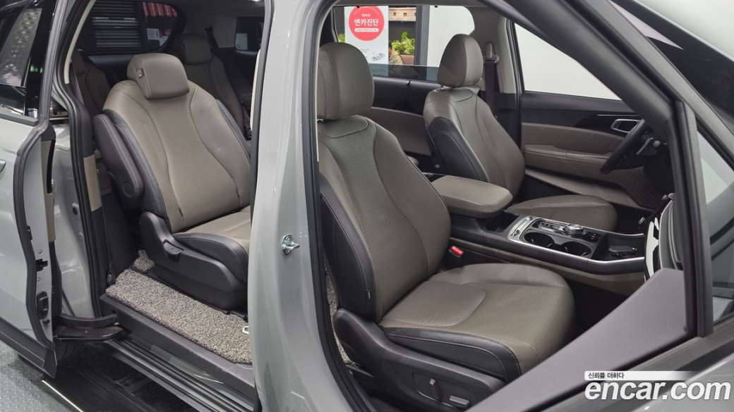 Kia Carnival 9-Seater Gravity, 2025