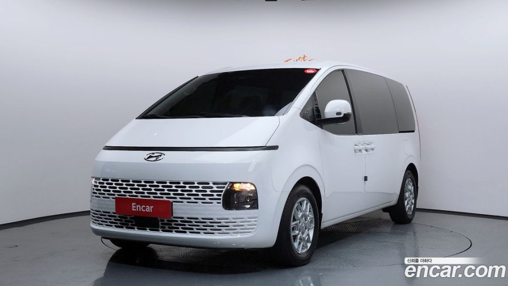 Hyundai Staria 4WD Tourer 9-Seater, 2023