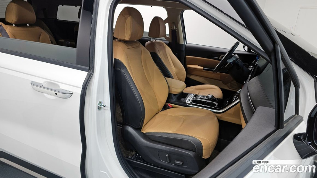 Kia Carnival 7-Seater Outdoor, 2023