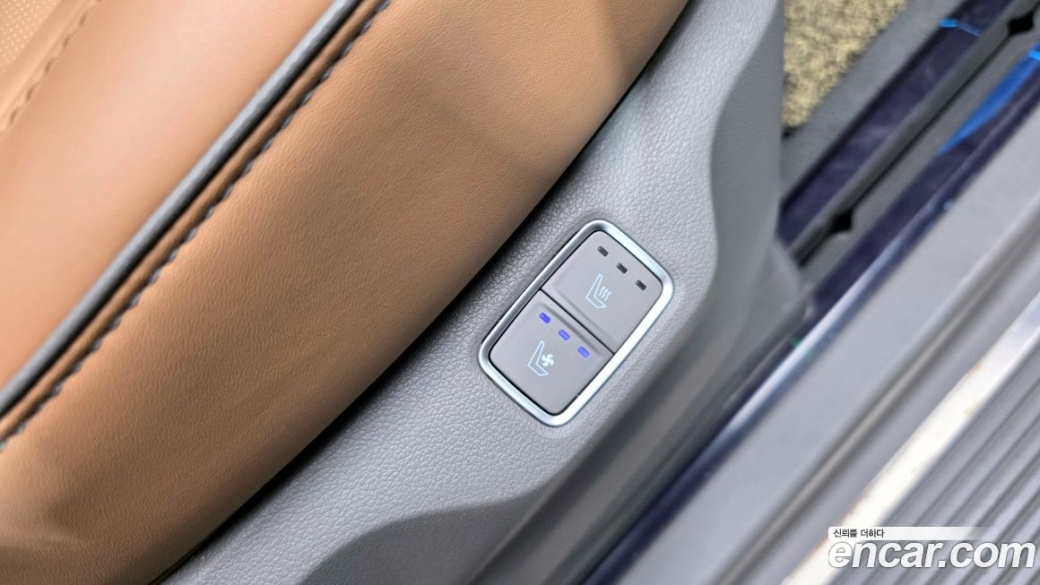 Hyundai Staria 4WD Lounge 9-Seater, 2024