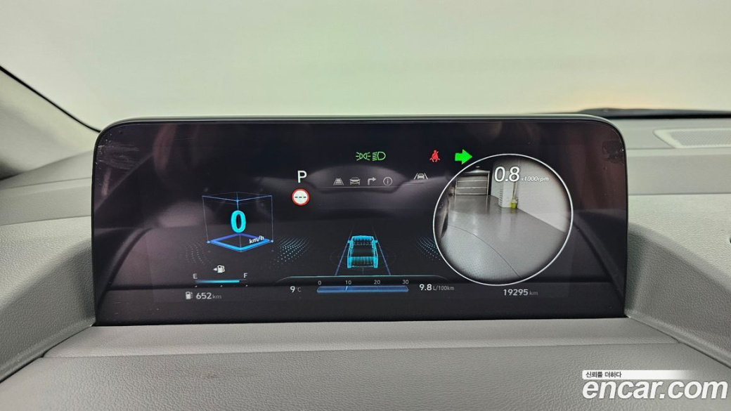 Hyundai Staria Lounge 9-Seater, 2023