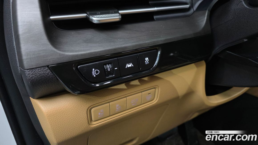 Kia Carnival 9-Seater Signature, 2023