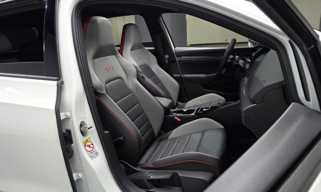 Volkswagen Golf 2.0 GTI, 2024