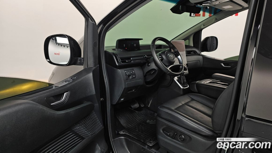 Hyundai Staria Tourer 11-Seater, 2024
