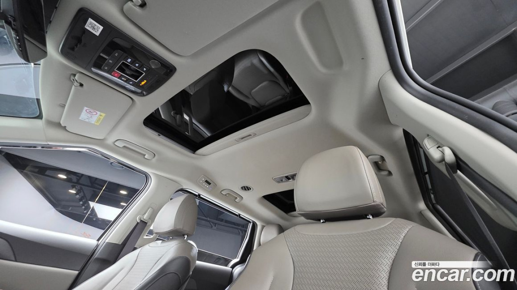 Kia Carnival 7-Seater Outdoor, 2024