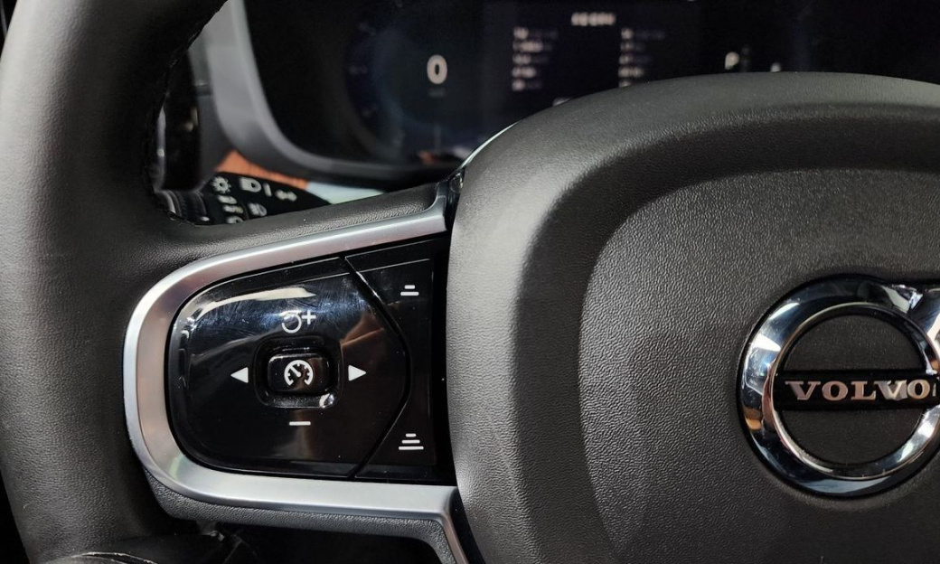 Volvo XC60 B5 Ultimate Bright, 2024