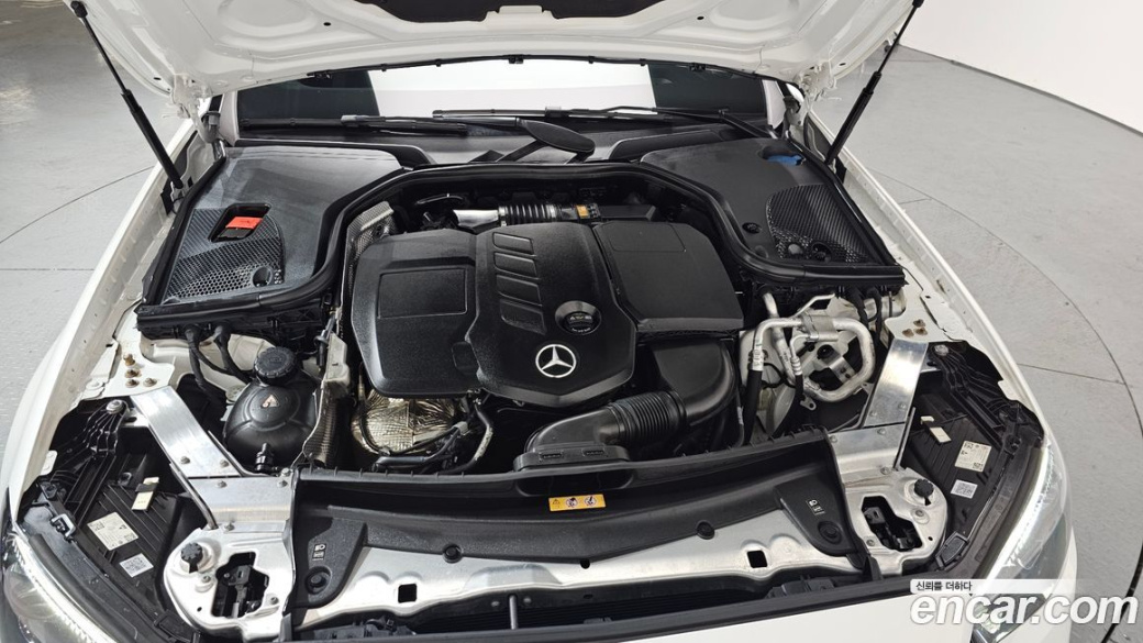 Mercedes-Benz E-Class E220d 4MATIC Exclusive, 2022
