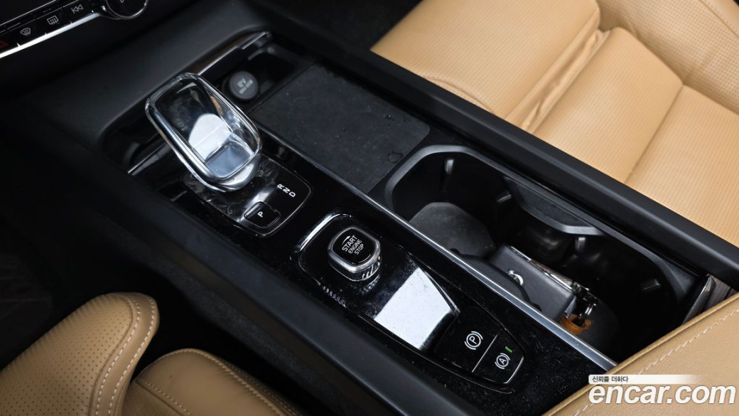 Volvo XC60 B5 Inscription, 2022