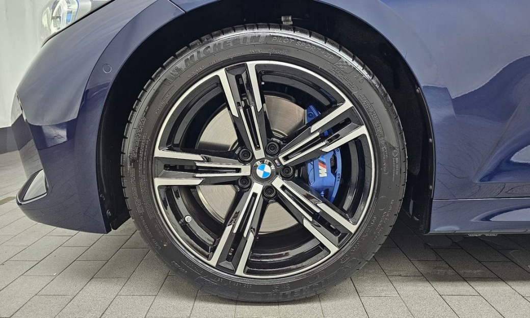 BMW 3-Series 320i M Sport, 2025